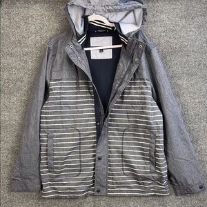 Tommy Hilfiger Men's Gray and White Striped Water Proof Coat Large